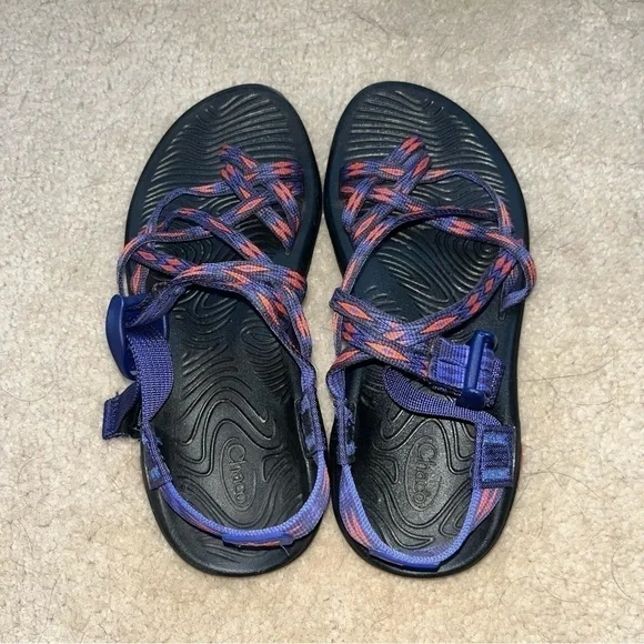 Chaco Women's Blue and Red Strap Toe Loop Around Hiking Sandals Size 6 - Picture 2 of 7
